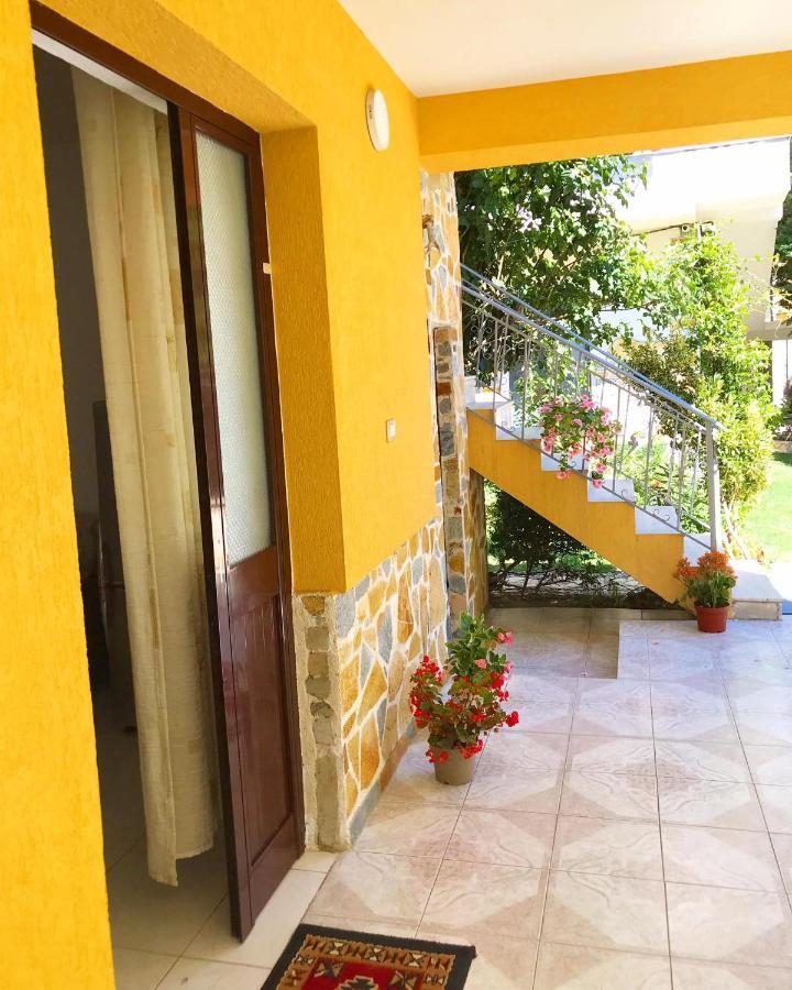 Vila Aliaj Luxury Apartment With 2 Rooms With Private Wonderful Terrace Durres Exterior photo
