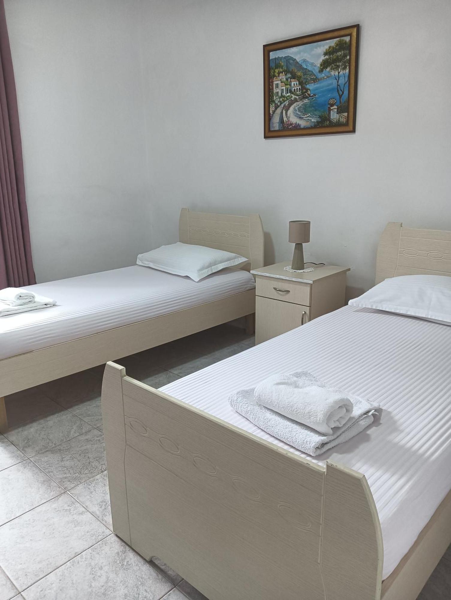 Vila Aliaj Luxury Apartment With 2 Rooms With Private Wonderful Terrace Durres Exterior photo