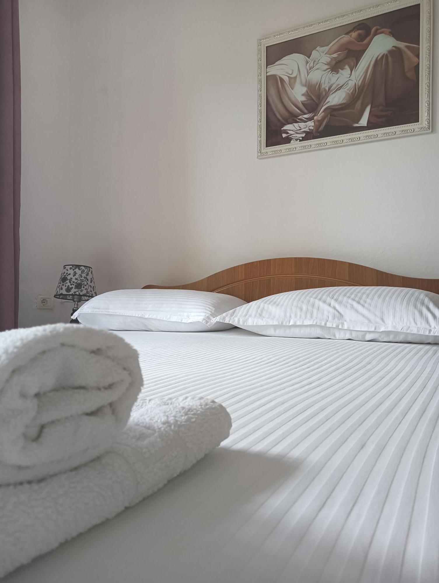 Vila Aliaj Luxury Apartment With 2 Rooms With Private Wonderful Terrace Durres Exterior photo